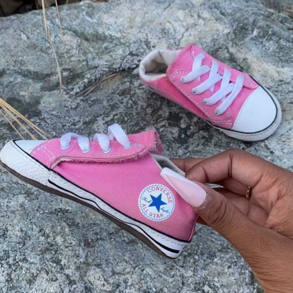 Converse baby girl chuck Taylor cribster size 4 us